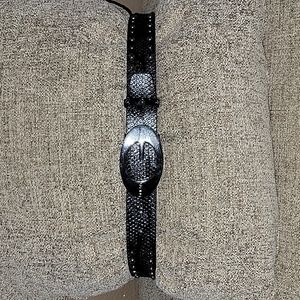 GUESS,SZ L LEATHER BLACK, SILVER SNAKE PRINT STUDDED BELT. NEW
